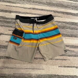 Men’s billabong board shorts size 33, in good condition